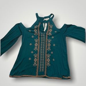 Taylor & Sage NWT Cold Shoulder Blouse Medium